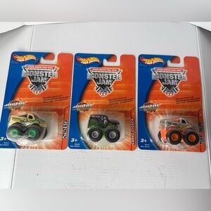 Hot Wheel Monster Jam Grave Digger Mini Pull Back Monster Truck Lot of 3
